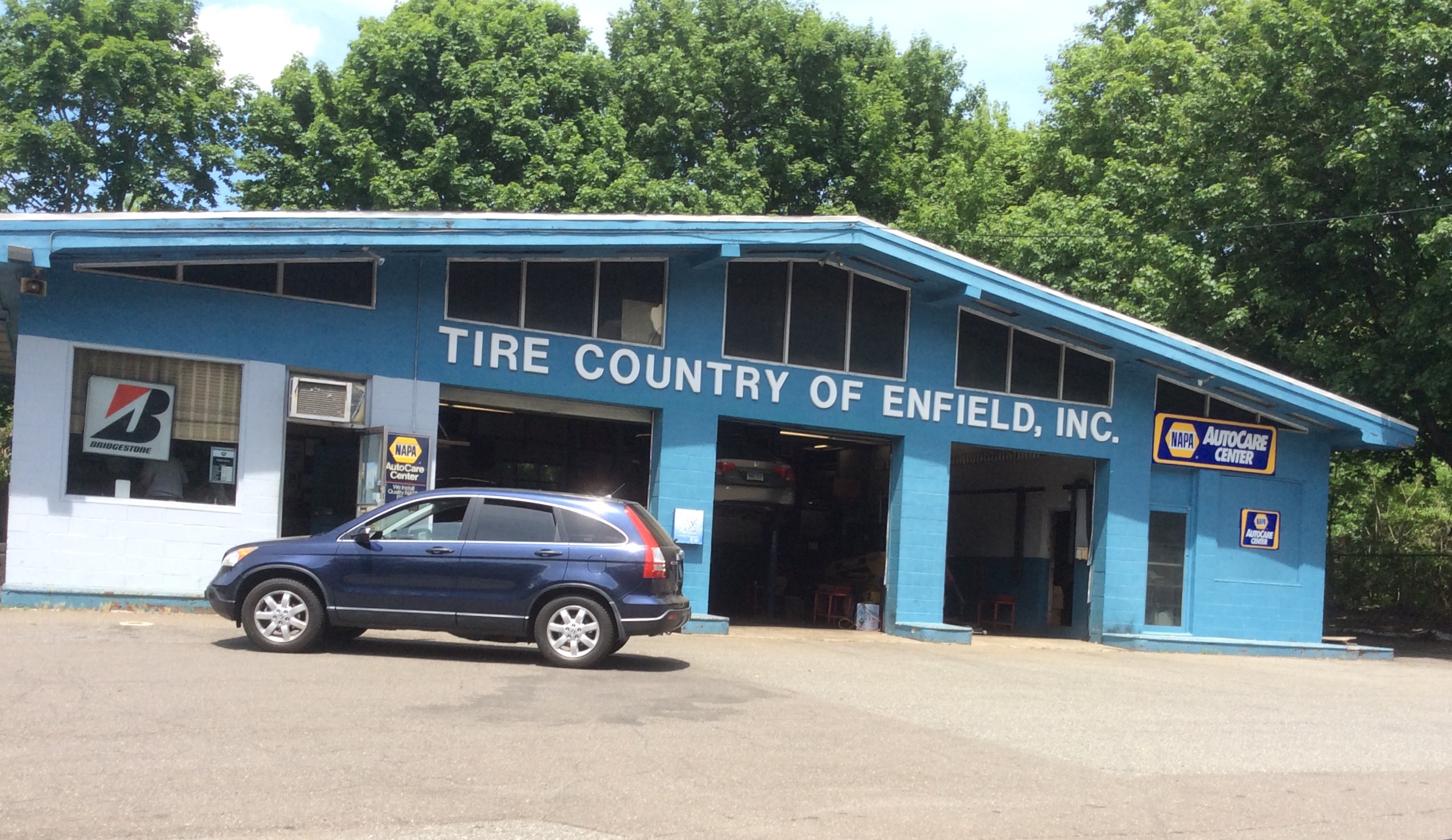 Tire Country of Enfield viewed from the front.